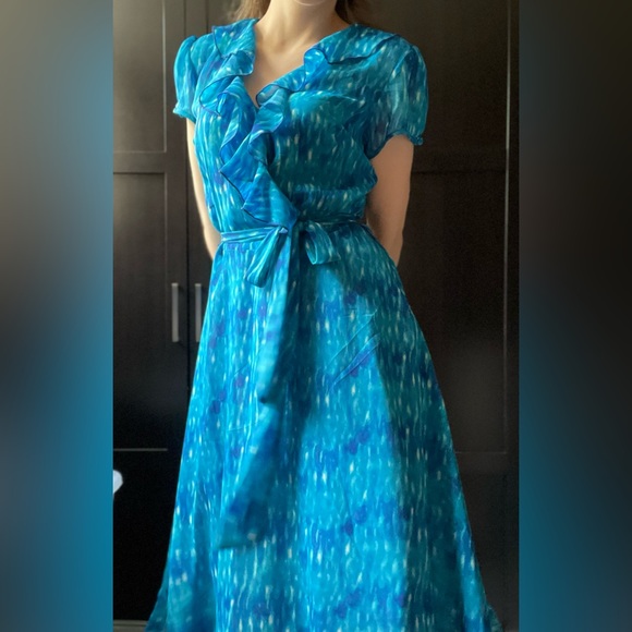 Blue Aquamarine Short Sleeved Midi Dress - Picture 2 of 6